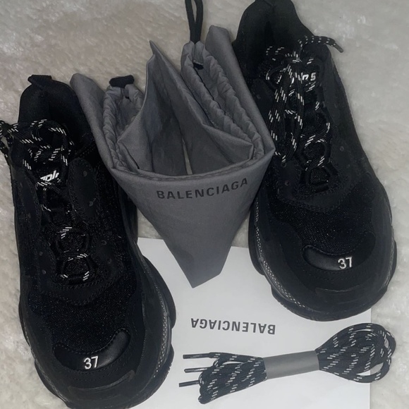 Balenciaga Triple S - Picture 1 of 2